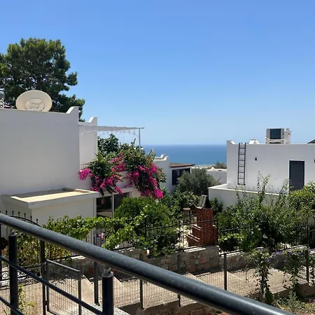 Lueks Deniz Ve Doga Manzarali Yazlik Ev